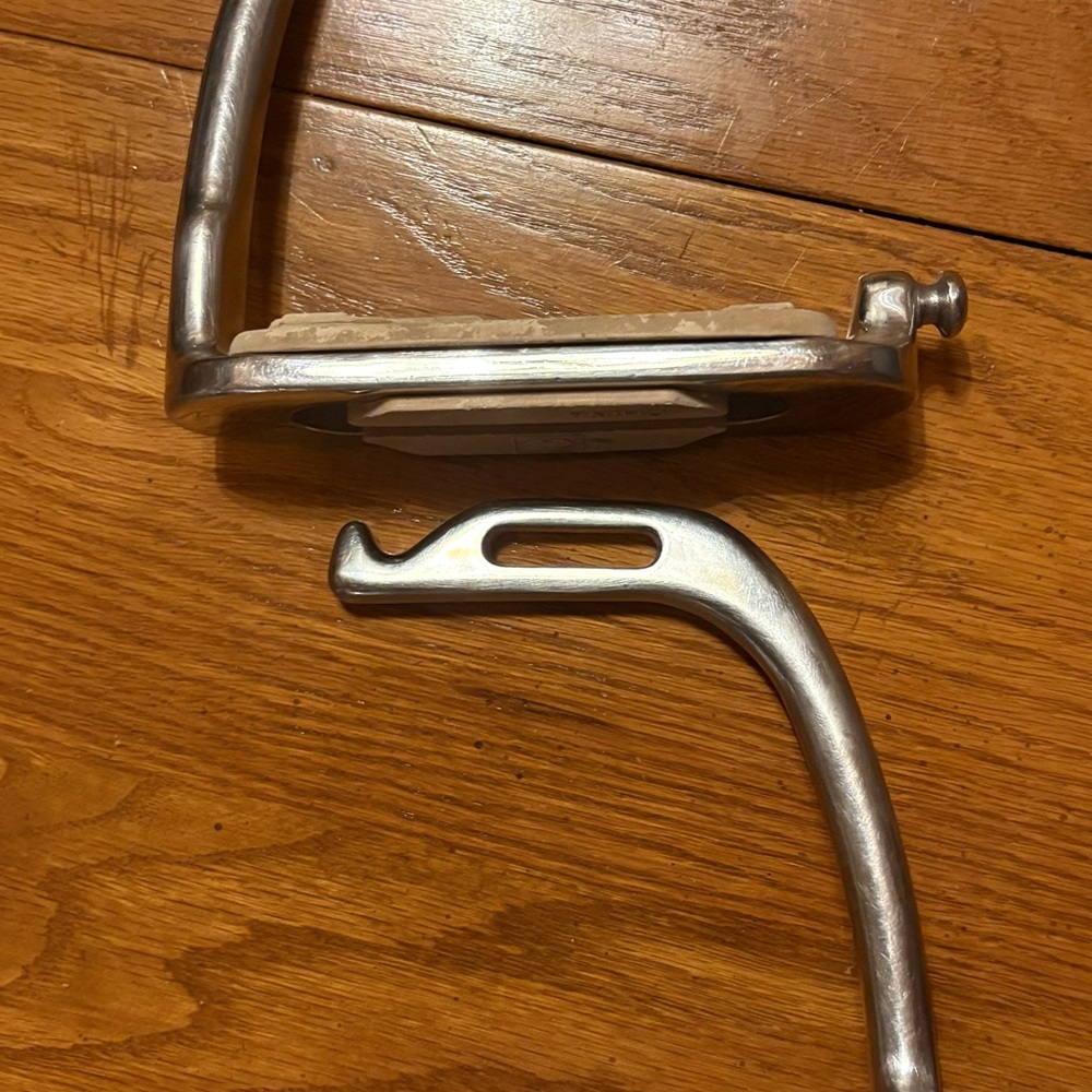 Break A Way Stirrups 4.5